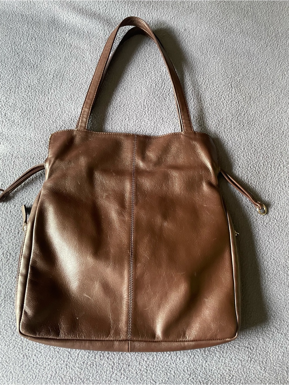 iLi New York brown leather drawstring shoulder purse w/ 2 side zippered pockets